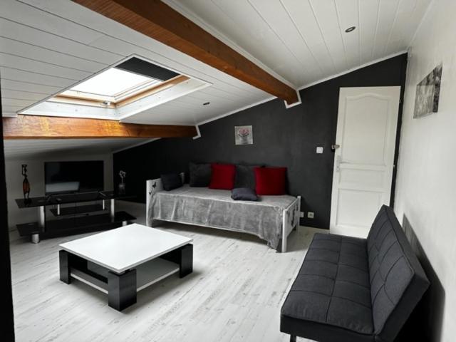 Appartement Mansarde Et Climatise 50 M2 Pompignan  Ngoại thất bức ảnh