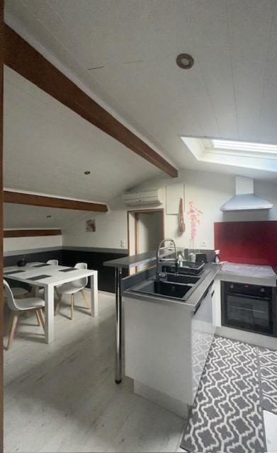 Appartement Mansarde Et Climatise 50 M2 Pompignan  Ngoại thất bức ảnh